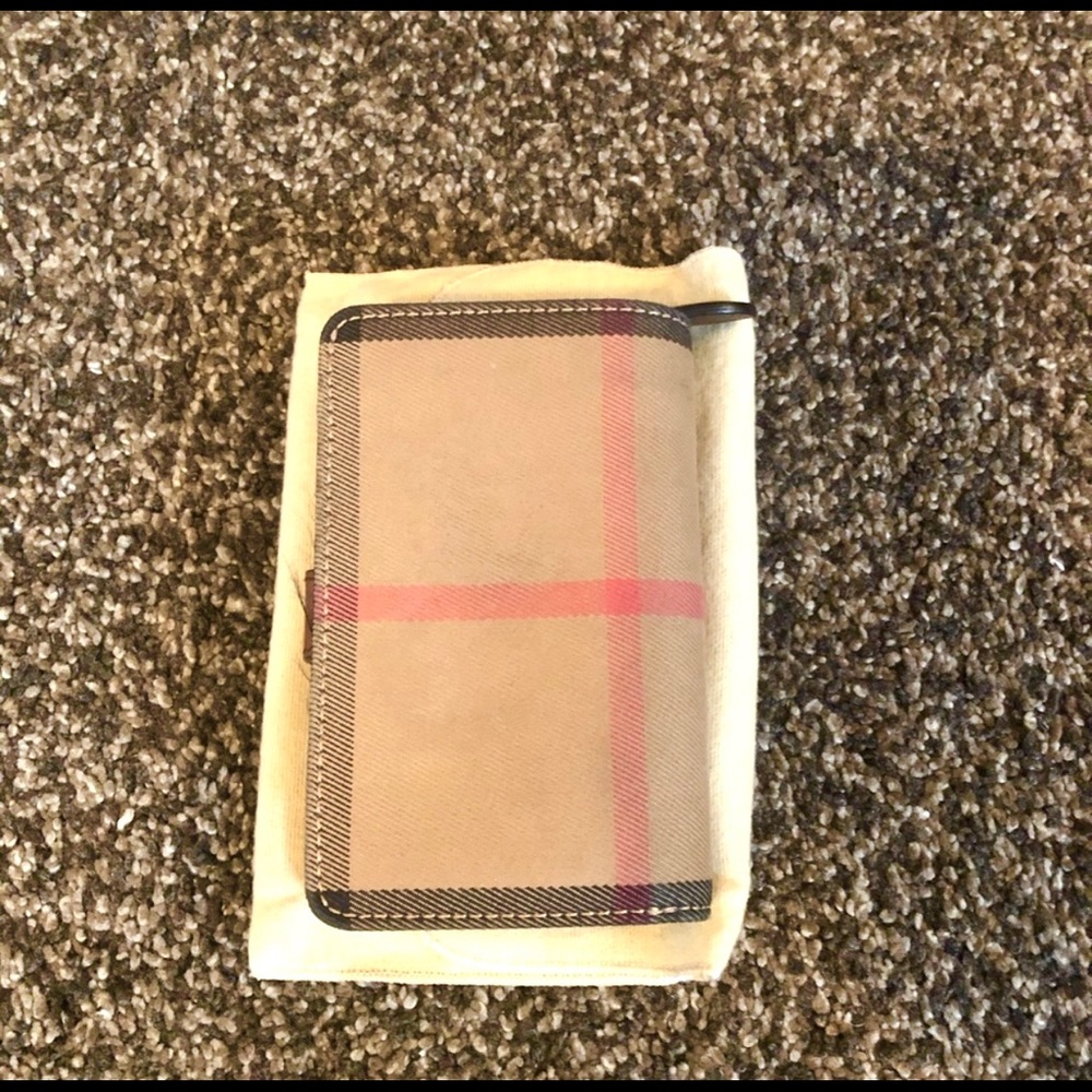 🛑SOLD🛑 Burberry wallet 100% authentic - Picture 4 of 8